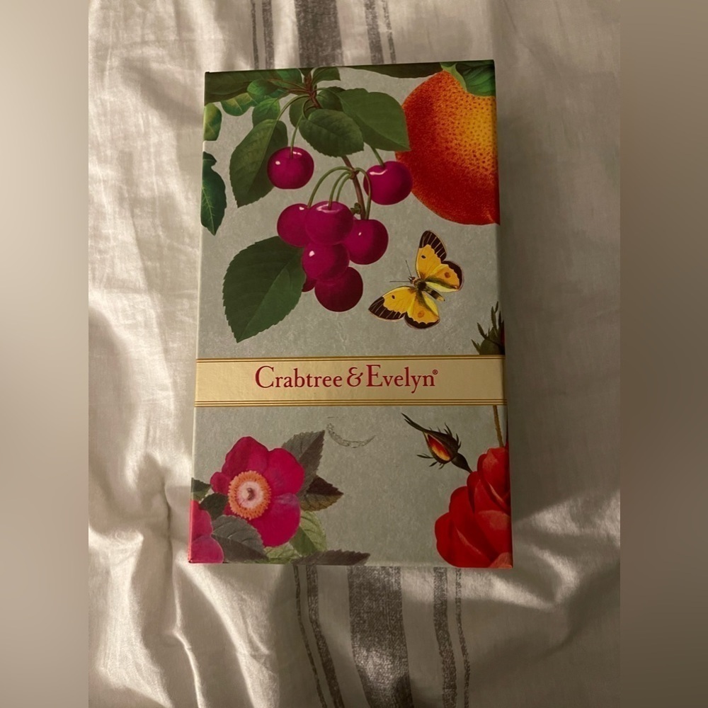 🆕 Crabtree and Evelyn | travel size 4-piece set | women’s